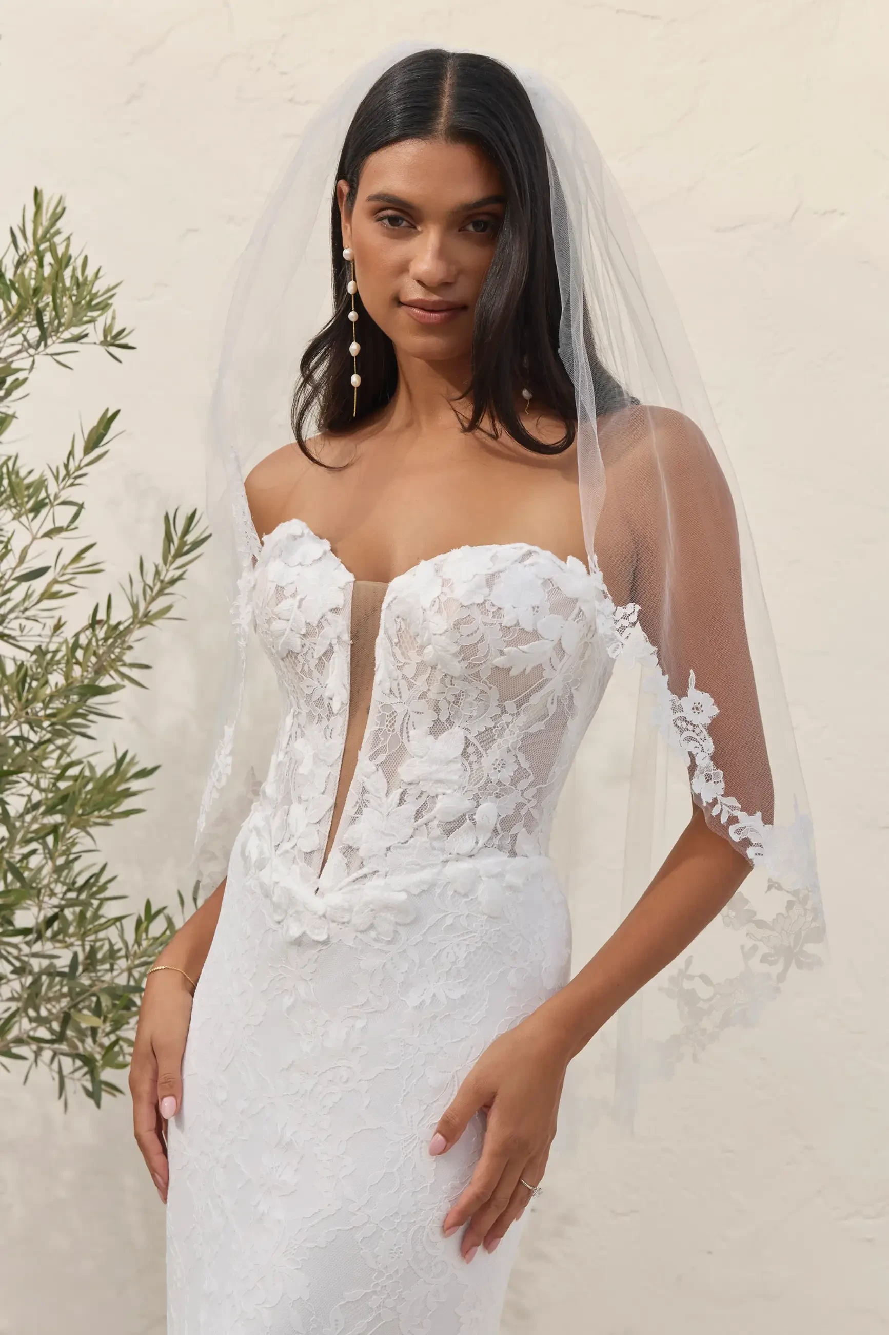 Modern Wedding Dresses: Chic &amp; Contemporary Bridal Styles Image