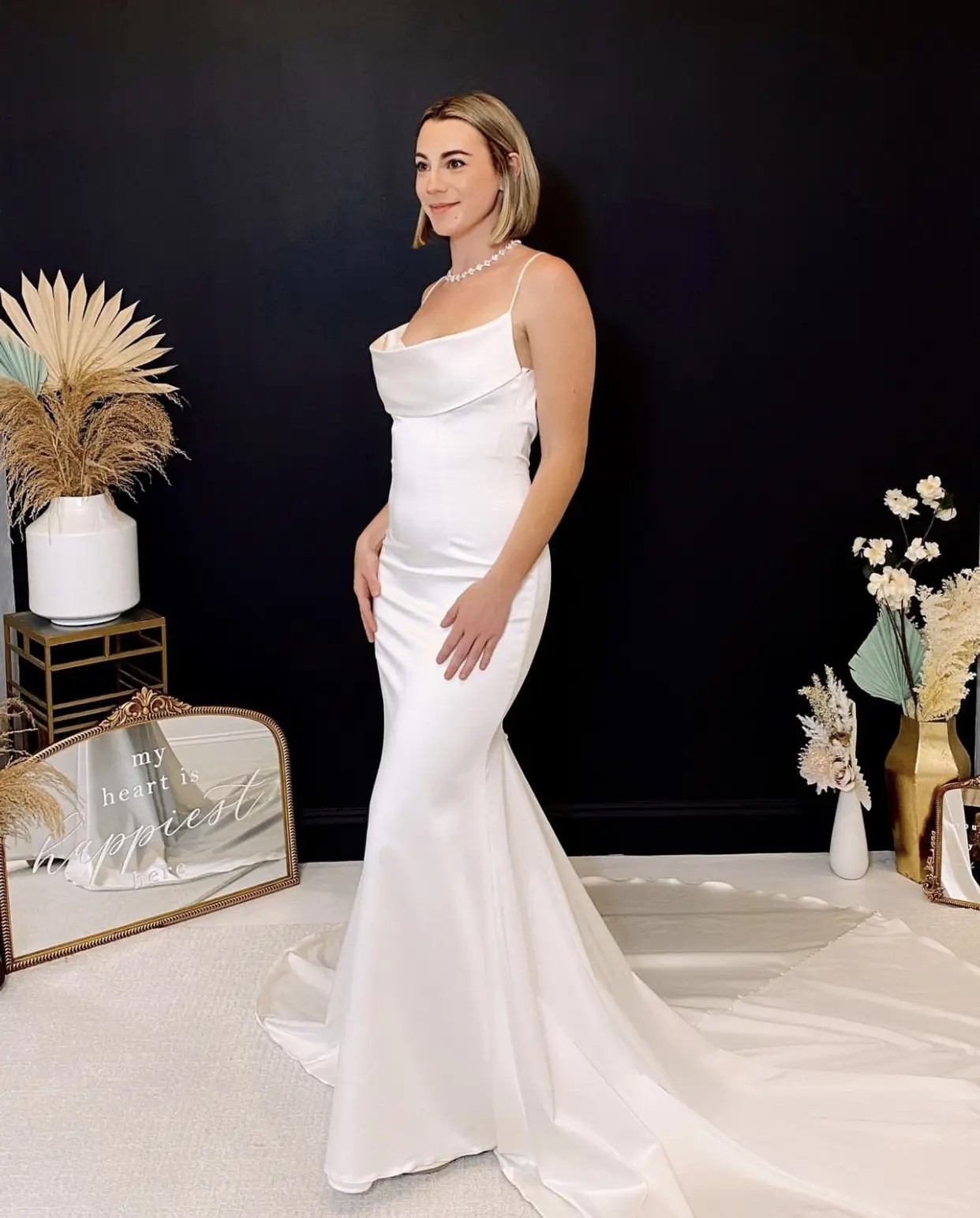 Modern Minimal Wedding Satin Wedding Gown for Elegant Bride