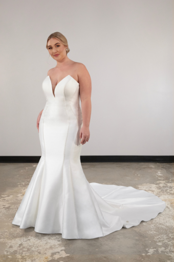 Here & Now Style #D3991 #3 (IV-PL) Ivory Gown w Porcelain Tulle Plunge thumbnail