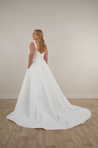 Here & Now Style #7897 #4 default (IV-PL) Ivory Gown w Porcelain Tulle Plunge thumbnail